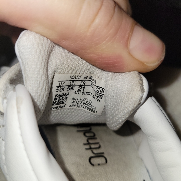 Toddler Adidas Stan Smiths - Picture 2 of 4